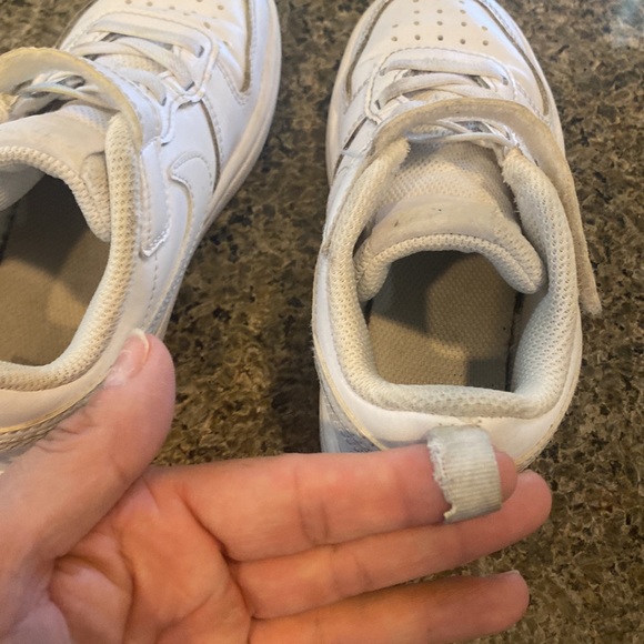 Kids Nike Ebernon low, good condition needs a wash. Size 11. Two pairs available - Picture 3 of 6